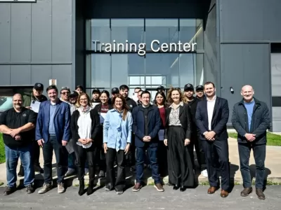 Nardini abri&oacute; las puertas de Mercedes-Benz a estudiantes de Malvinas Argentinas para capacitarlos en tecnolog&iacute;a