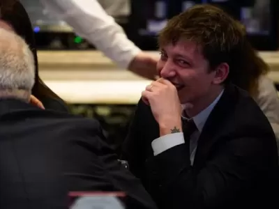 Santiago Caputo cruz&oacute; a Alberto Fern&aacute;ndez y lo acus&oacute; de "cipayo" por el tema Malvinas