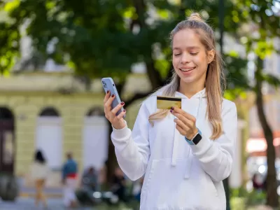 La generación sin efectivo: cómo las billeteras digitales revolucionaron la economía adolescente