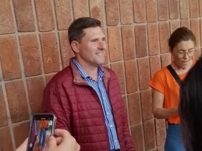 Arrecifes vive con temor mientras Bouvier celebra actos oficiales sin difusión pública