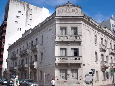 Suspendieron las clases en el Polivalente mientras avanza la investigaci&oacute;n por las c&aacute;maras ocultas
