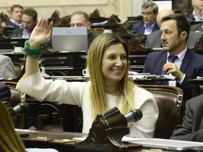 Furia en la cámara: Lospennato asegura que "hoy festejan los corruptos y los terroristas"