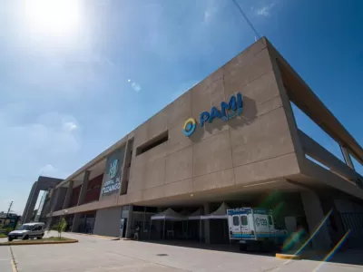 El Hospital del Bicentenario en Ituzaing&oacute; qued&oacute; en el foco por la salida de Cerneaz y el debate por &ldquo;&ntilde;oquis&rdquo; y recambios internos