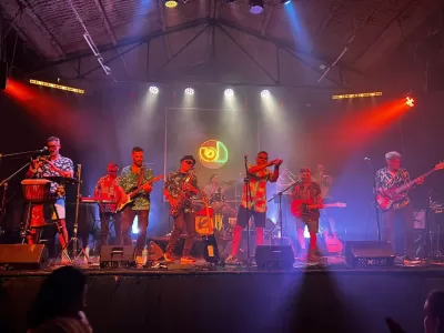 Armando presenta "Medialunas con Fernet"