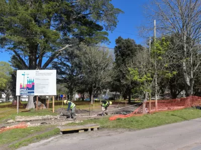 Avanza la renovaci&oacute;n de la plaza Tom&aacute;s Espora con nuevos juegos, pisos antigolpes e iluminaci&oacute;n LED