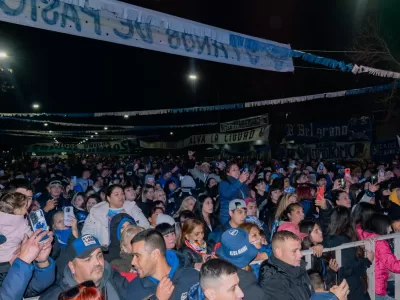 Los hinchas de Alvarado celebraron los 97 años del club a puro festejo popular