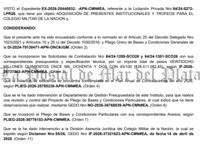 Mientras crecen las quejas internas, el Gobierno firma compras millonarias en objetos de ceremonia