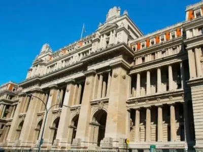 La Corte marca l&iacute;mites a la voracidad tributaria municipal y pone en riesgo grav&aacute;menes cuestionados