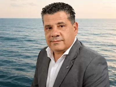 Walter Eiguren lanz&oacute; su primer libro mientras el Partido Moderado busca ganar espacio dentro de Unidos