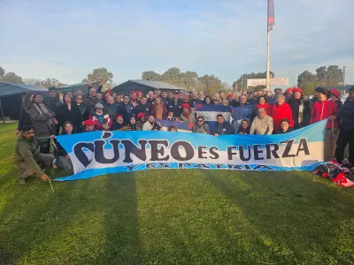 Ante una importante concurrencia en La Plata, Santiago C&uacute;neo reforz&oacute; su estrategia rumbo a la Provincia