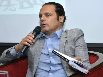 Marcelo Peretta dice que el Gobierno analiza corregir la apertura de la venta de medicamentos fuera de farmacias