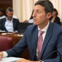 Mar del Plata: Bordaisco impuls&oacute; una ordenanza para frenar el contacto con fauna marina