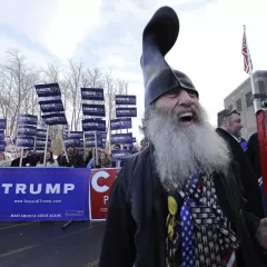 Vermin Supreme, el candidato estadounidense que promete un pony para cada ciudadano y convirti&oacute; la pol&iacute;tica en una s&aacute;tira