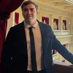 Sacude a La Plata la denuncia contra dirigente libertario acusado de extorsi&oacute;n y hostigamiento sistem&aacute;tico