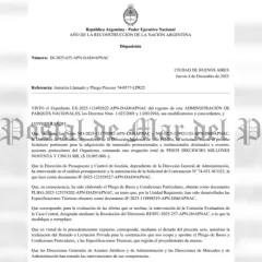 Mientras avanzan las llamas, la administraci&oacute;n libertaria destin&oacute; millones a merchandising estatal