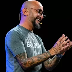 El Pela Romero llega a Mar del Plata con la gira despedida de "#Basta de amores de mierda"
