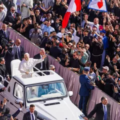 Ante la visita del Papa Le&oacute;n XIV a la Bas&iacute;lica de Luj&aacute;n: el Papam&oacute;vil de San Juan Pablo II participar&aacute; de un desfil de autos antiguos