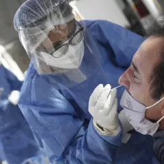 Denuncian que Argentina recibi&oacute; y aplic&oacute; vacunas Covid retiradas en Europa y Estados Unidos